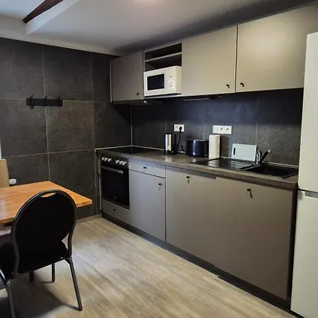 Pidlyy Shared-apartments Wlan Und Kueche Free Parking