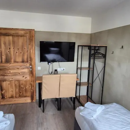 Pidlyy Shared-apartments Wlan Und Kueche Free Parking